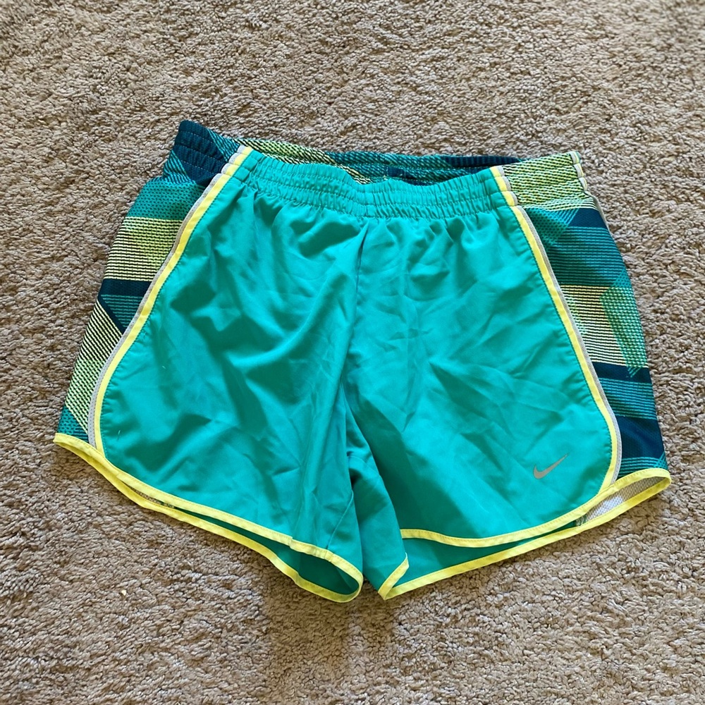 Nike dri fit women’s small green athletic shorts
